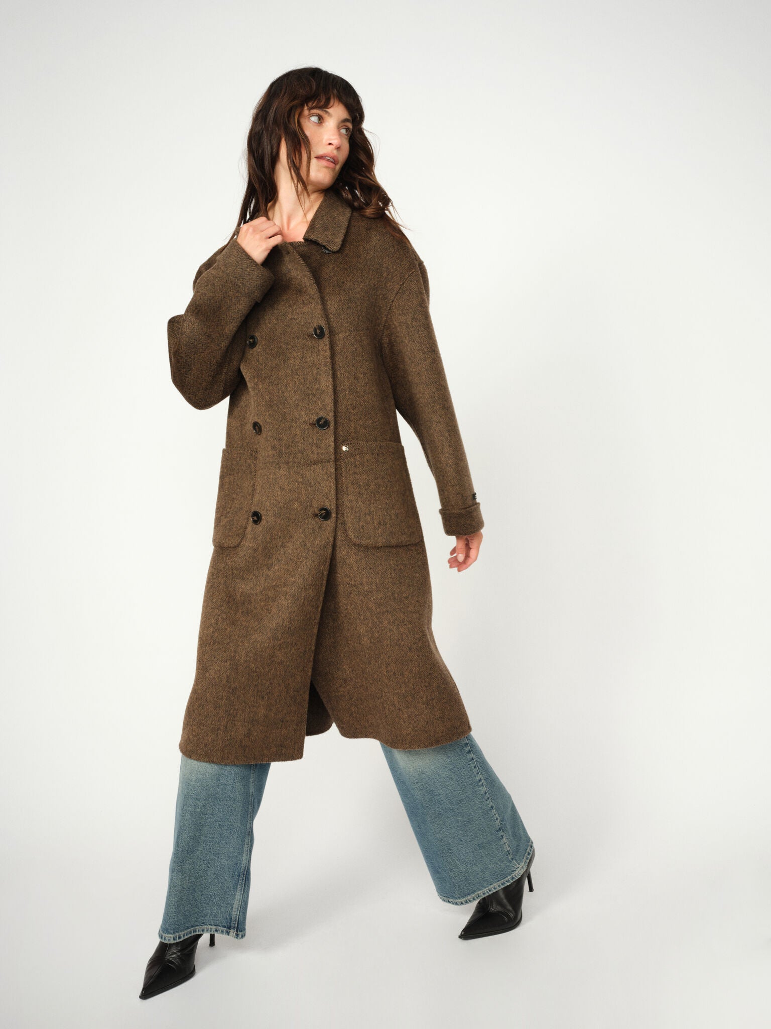 Modelshot / Slate Black / Detail